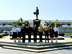 นายทหารการศึกษาโครงการความร่วมมือกลาโหมออสเตรเลีย เข้าเยี่ยมคำนับ พลอากาศโทยุทธศักดิ์  พูลสุวรรณ