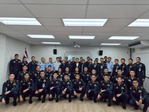 ศาสตราจารย์กิตติคุณ ดร.สุรพล วิรุฬห์รักษ์ (ราชบัณฑิต) ให้เกียรติมาบรรยาย  ในหัวข้อ “ขนบธรรมเนียม ประเพณี วัฒนธรรม และวิถีชีวิตไทย”  ให้แก่ นทน.หลักสูตรภาษาไทยฯ และ นทน.ศิษย์การบินฯ 